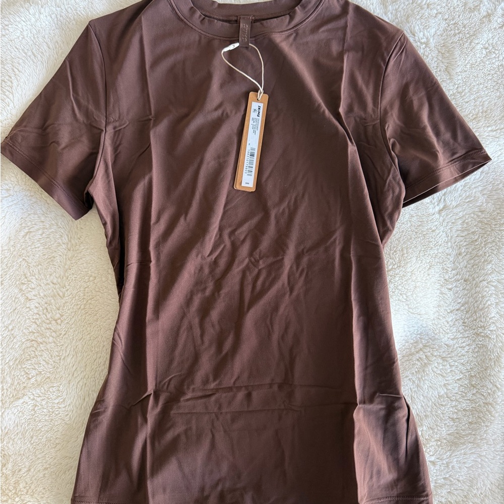 Skims Fits Everybody T-Shirt